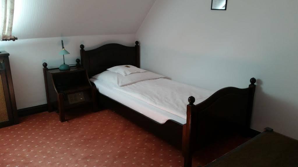 Hotel Zur Traube Moglingen Exterior photo
