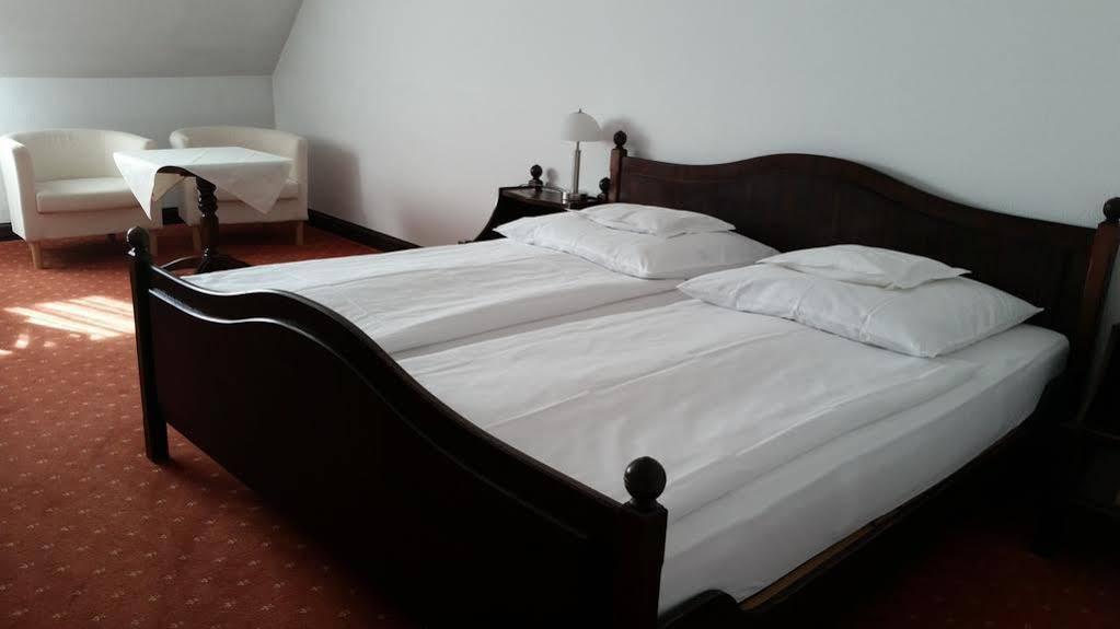 Hotel Zur Traube Moglingen Exterior photo