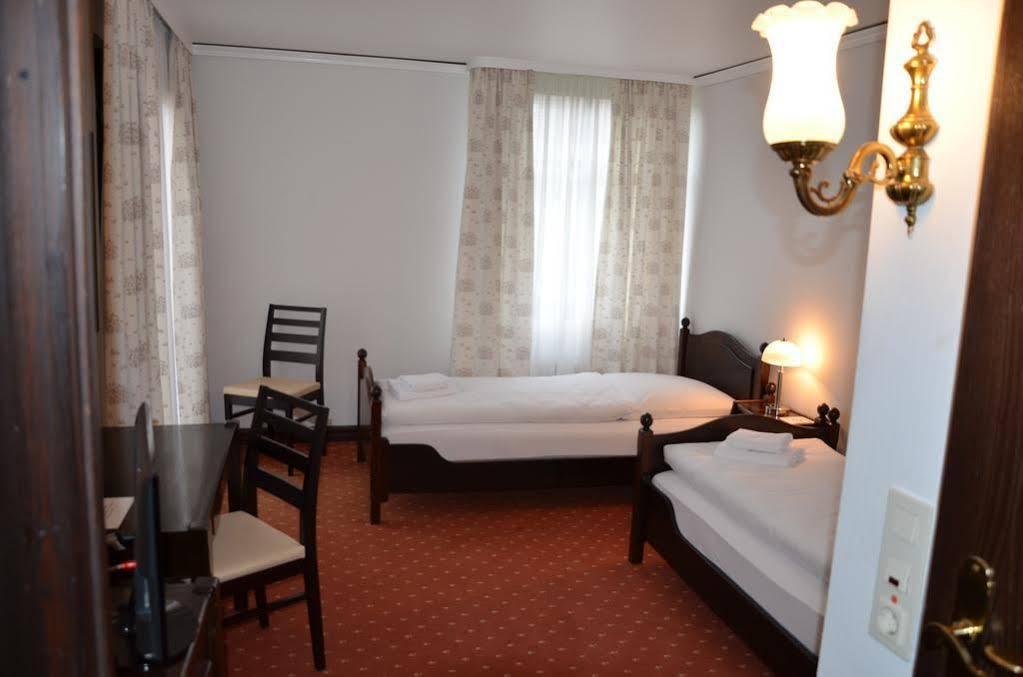 Hotel Zur Traube Moglingen Exterior photo